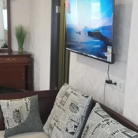 Super View, Luxury Apartment Near Chernihiv Metro. Kiev Luaran gambar