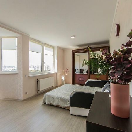 Super View, Luxury Apartment Near Chernihiv Metro. Kiev Luaran gambar