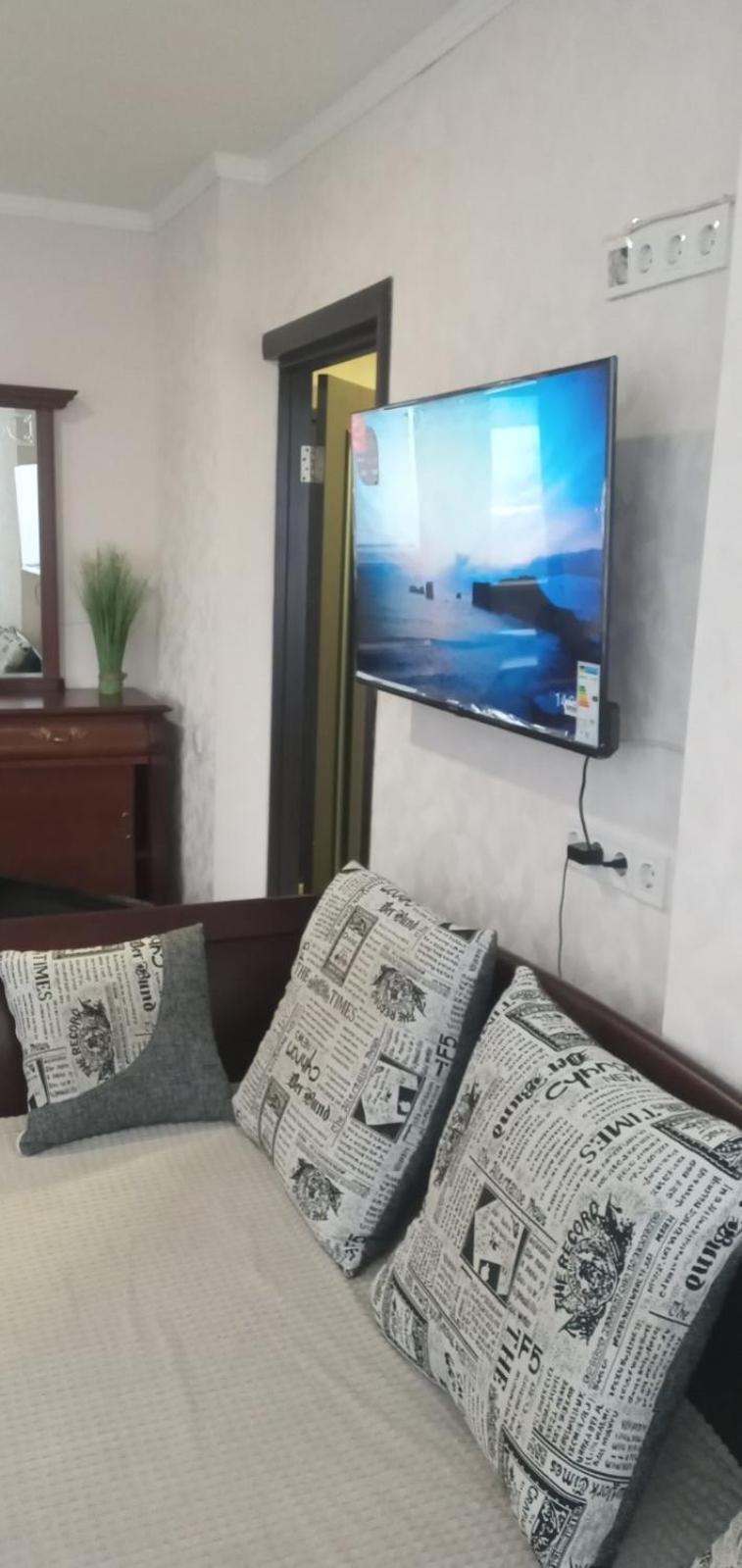 Super View, Luxury Apartment Near Chernihiv Metro. Kiev Luaran gambar
