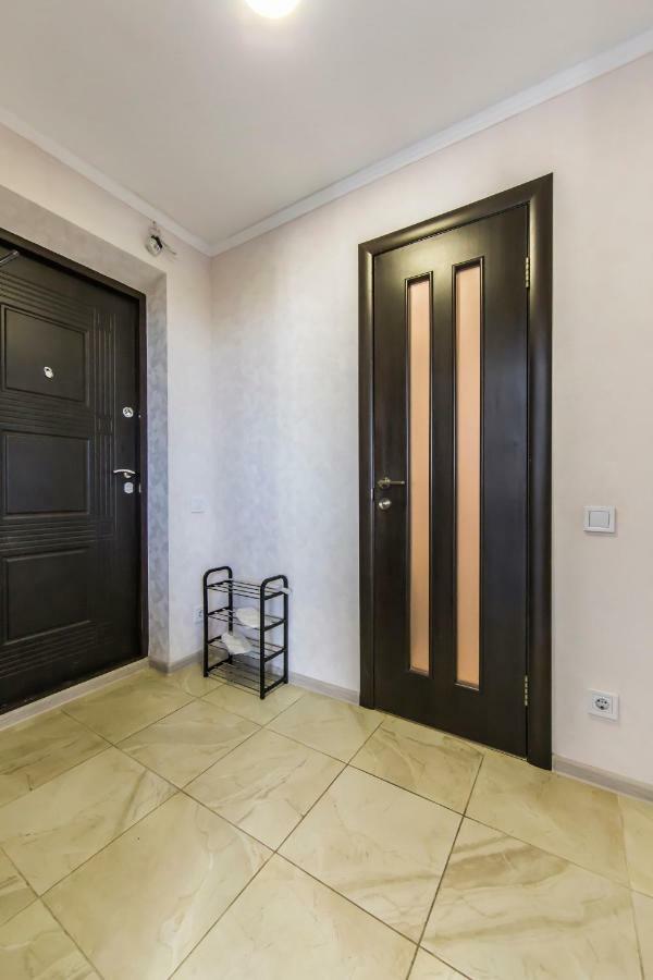 Super View, Luxury Apartment Near Chernihiv Metro. Kiev Luaran gambar