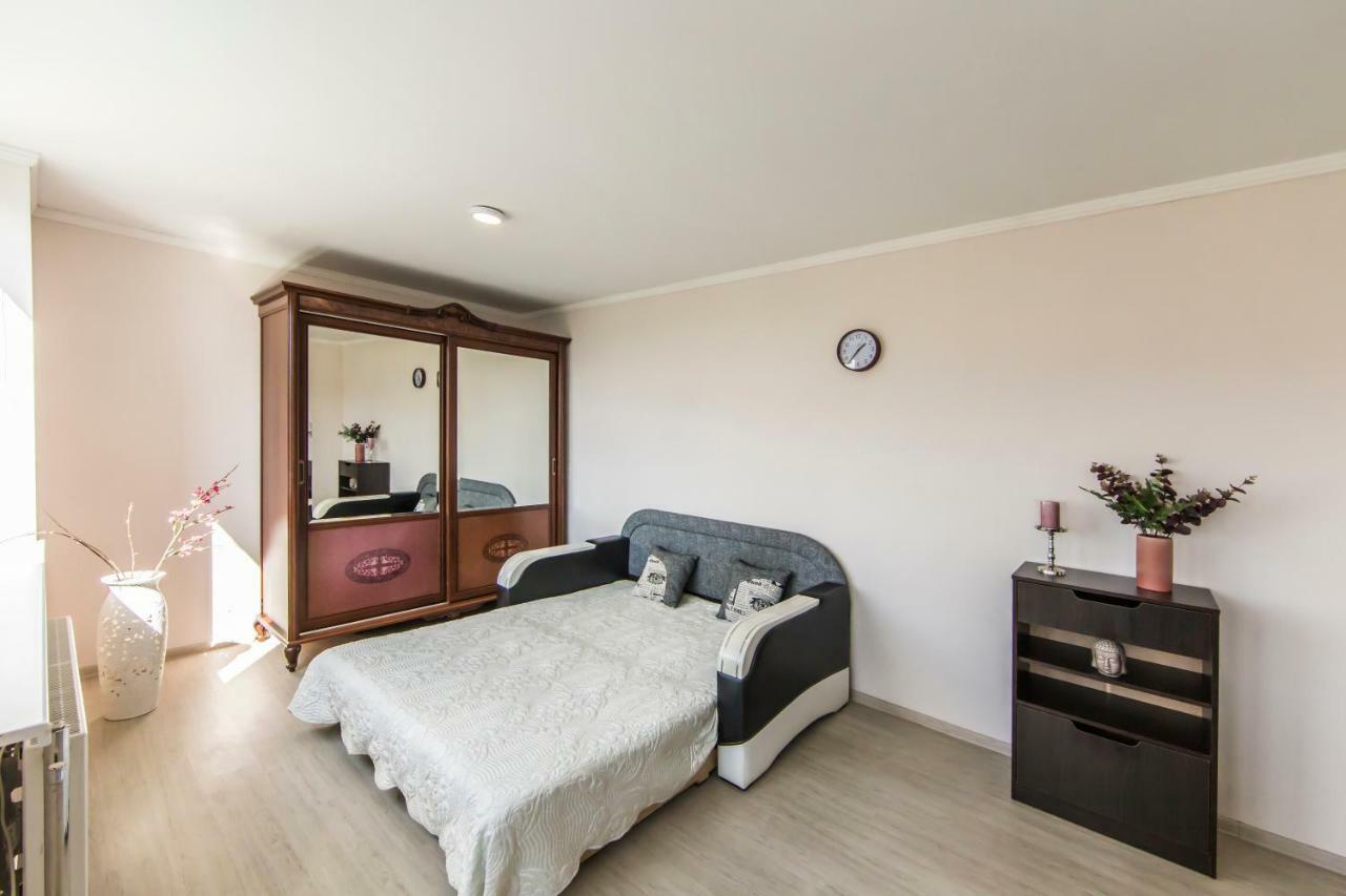 Super View, Luxury Apartment Near Chernihiv Metro. Kiev Luaran gambar