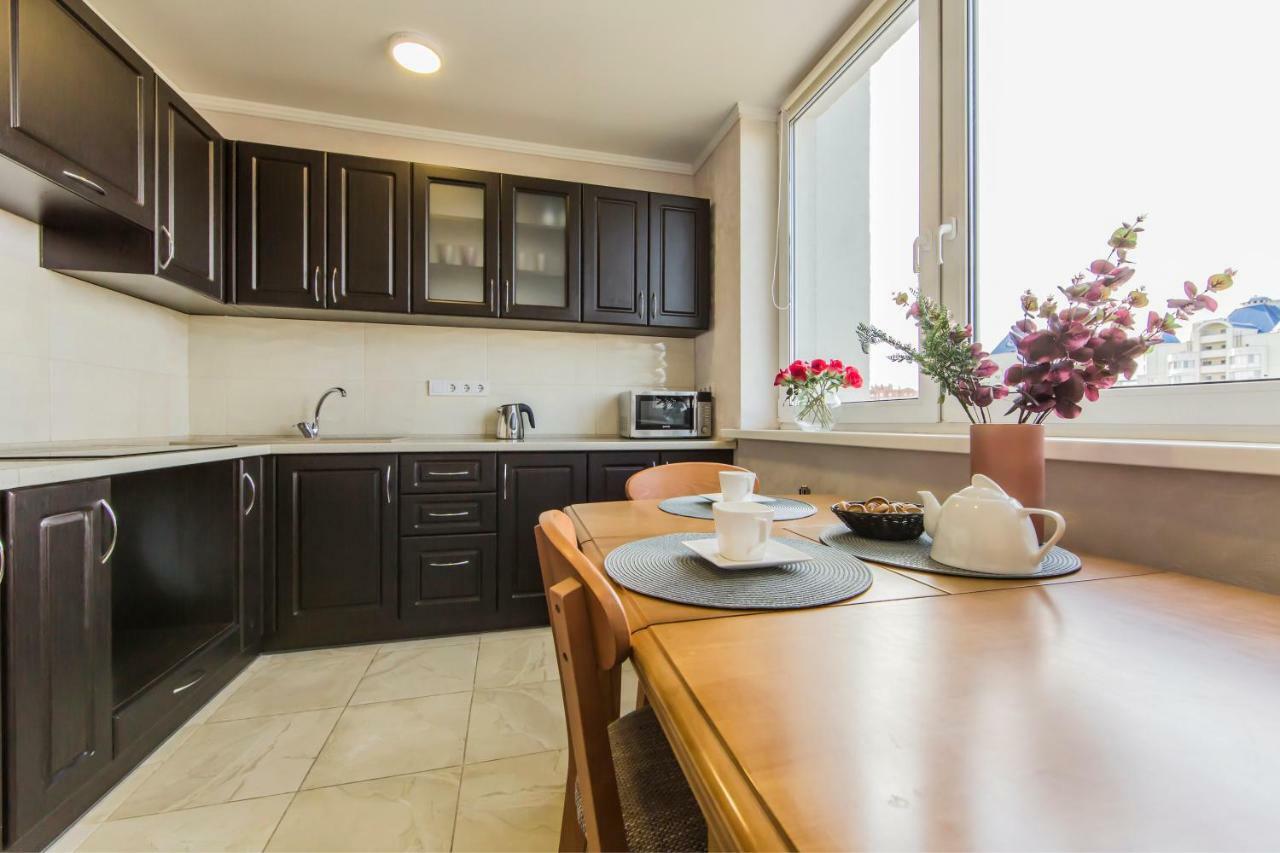 Super View, Luxury Apartment Near Chernihiv Metro. Kiev Luaran gambar