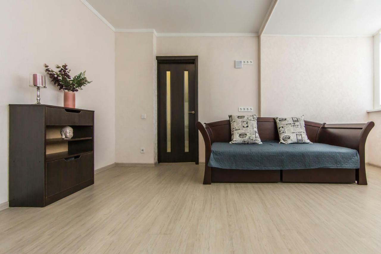 Super View, Luxury Apartment Near Chernihiv Metro. Kiev Luaran gambar