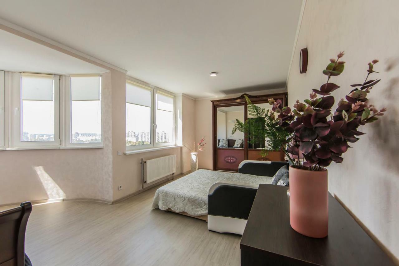 Super View, Luxury Apartment Near Chernihiv Metro. Kiev Luaran gambar