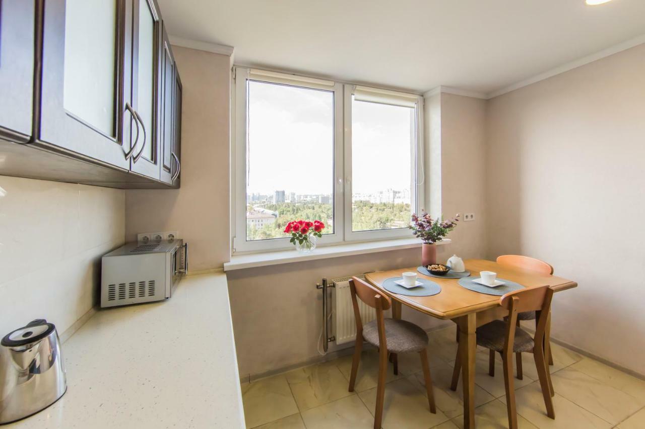 Super View, Luxury Apartment Near Chernihiv Metro. Kiev Luaran gambar