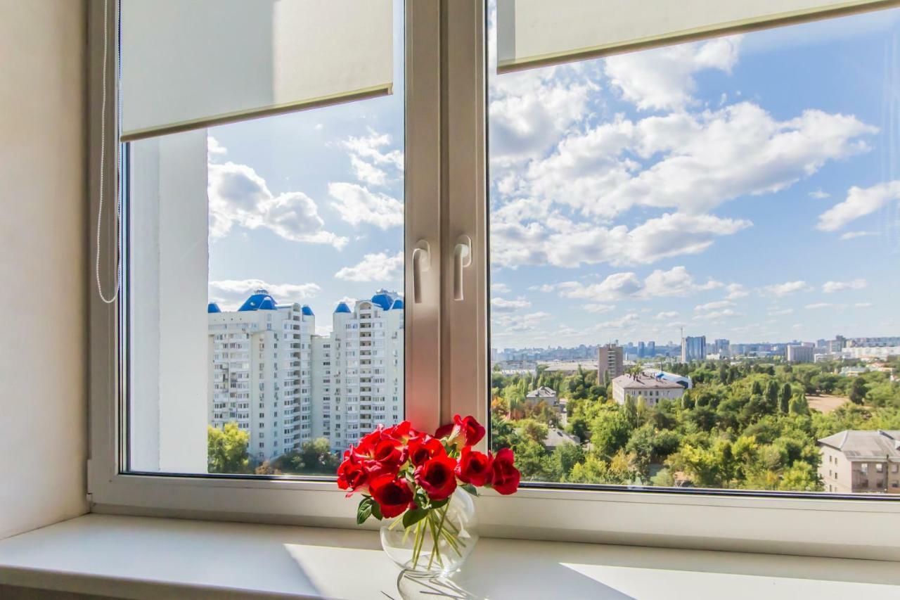 Super View, Luxury Apartment Near Chernihiv Metro. Kiev Luaran gambar