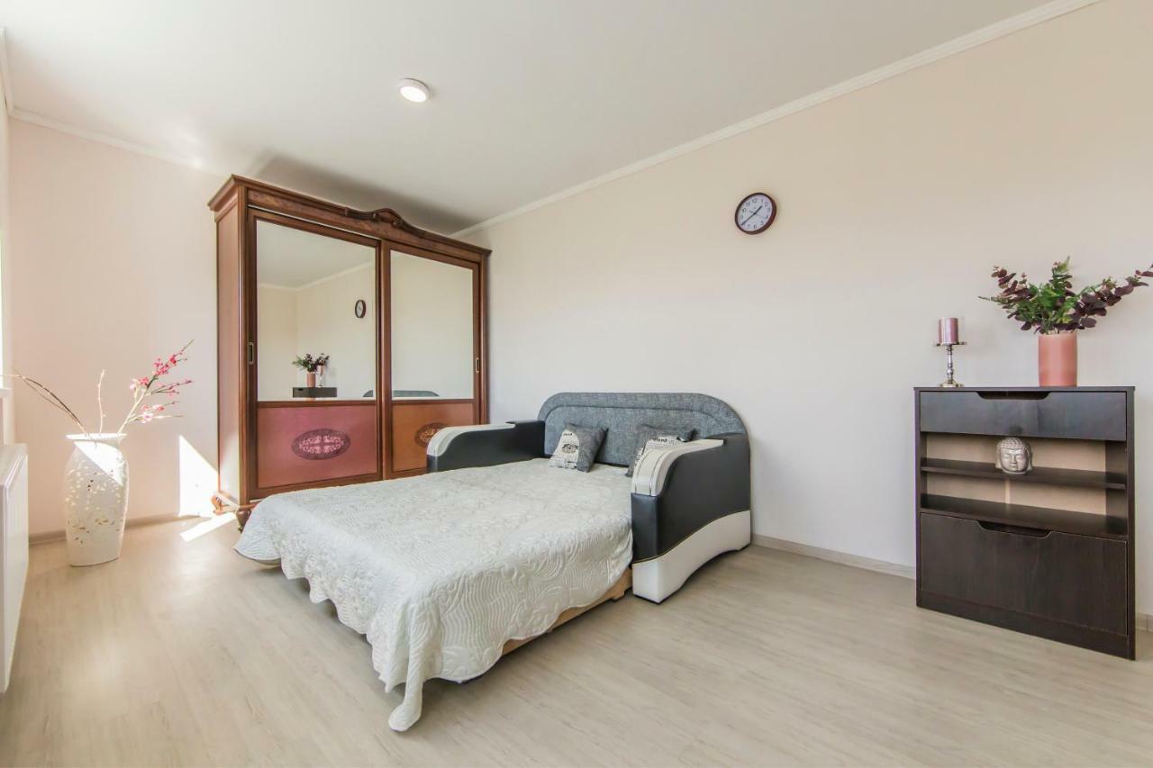 Super View, Luxury Apartment Near Chernihiv Metro. Kiev Luaran gambar