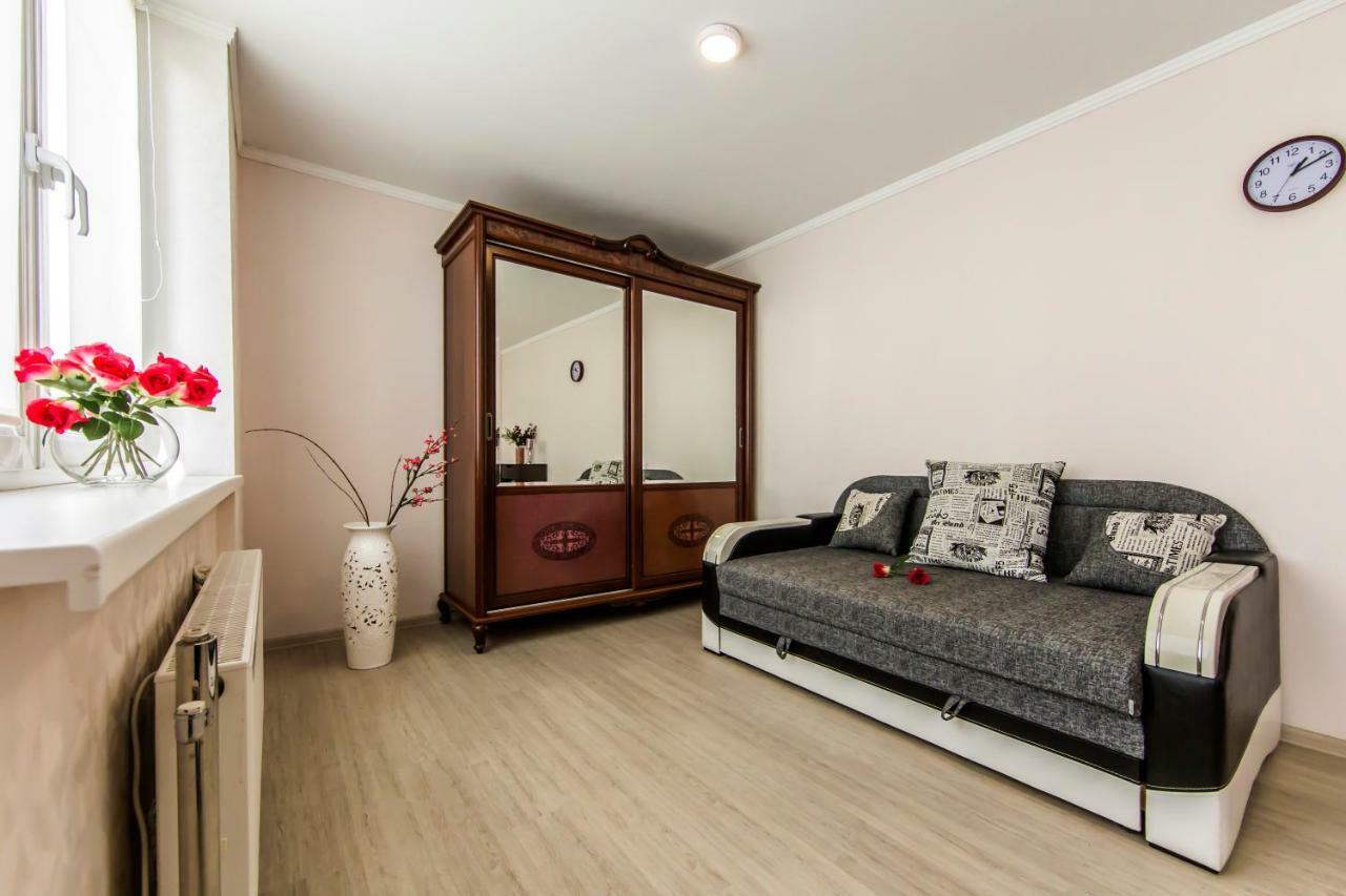 Super View, Luxury Apartment Near Chernihiv Metro. Kiev Luaran gambar