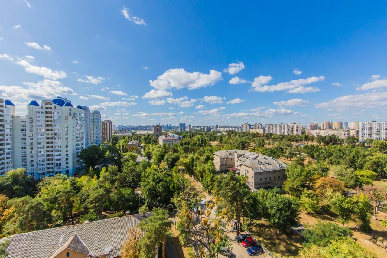 Super View, Luxury Apartment Near Chernihiv Metro. Kiev Luaran gambar